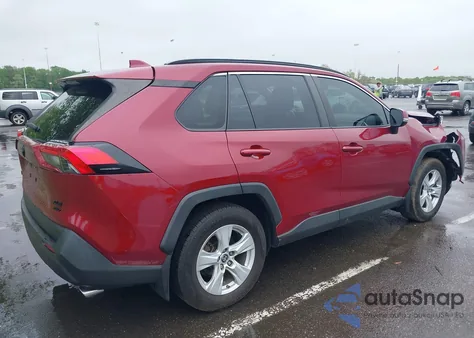 2019 Toyota Rav4 Xle z USA, uszkodzony, nr VIN JTMP1RFV5KD042503